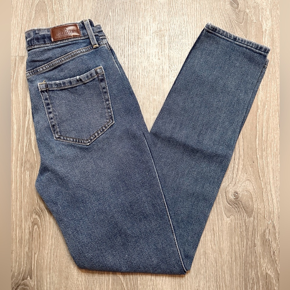 •HOLLISTER• MOM JEANS